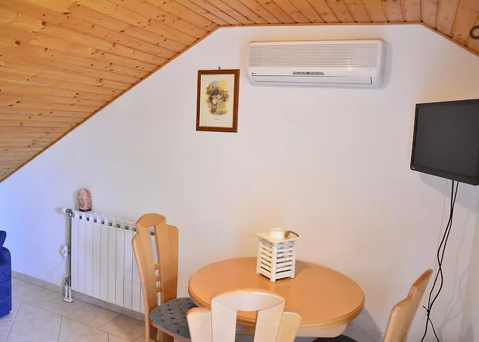 Bakuk * Stari Grad (Hvar)